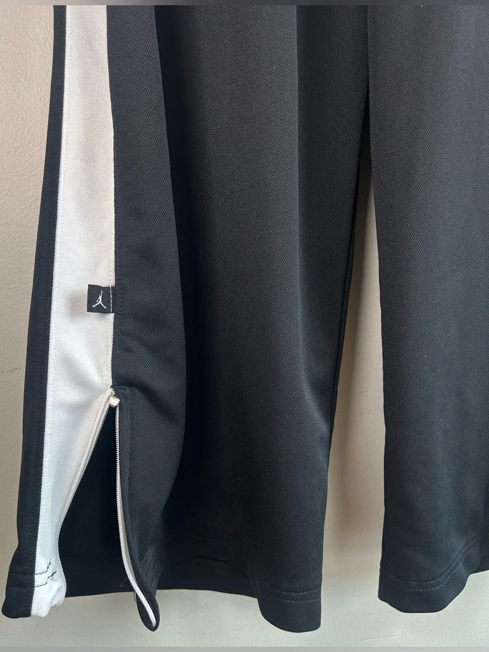 Air Jordan Men’s Track Pants Sz L Athletic Training Black White Stripe Ankle Zip - Picture 4 of 10